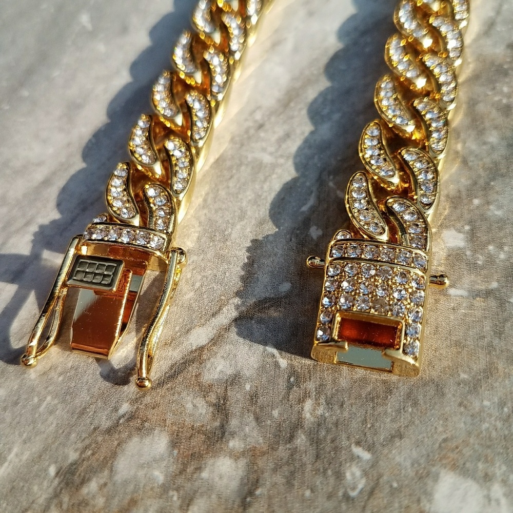 14k Gold Electro Plated 18" Iced Out Cuban Chain - Picture 6 of 6